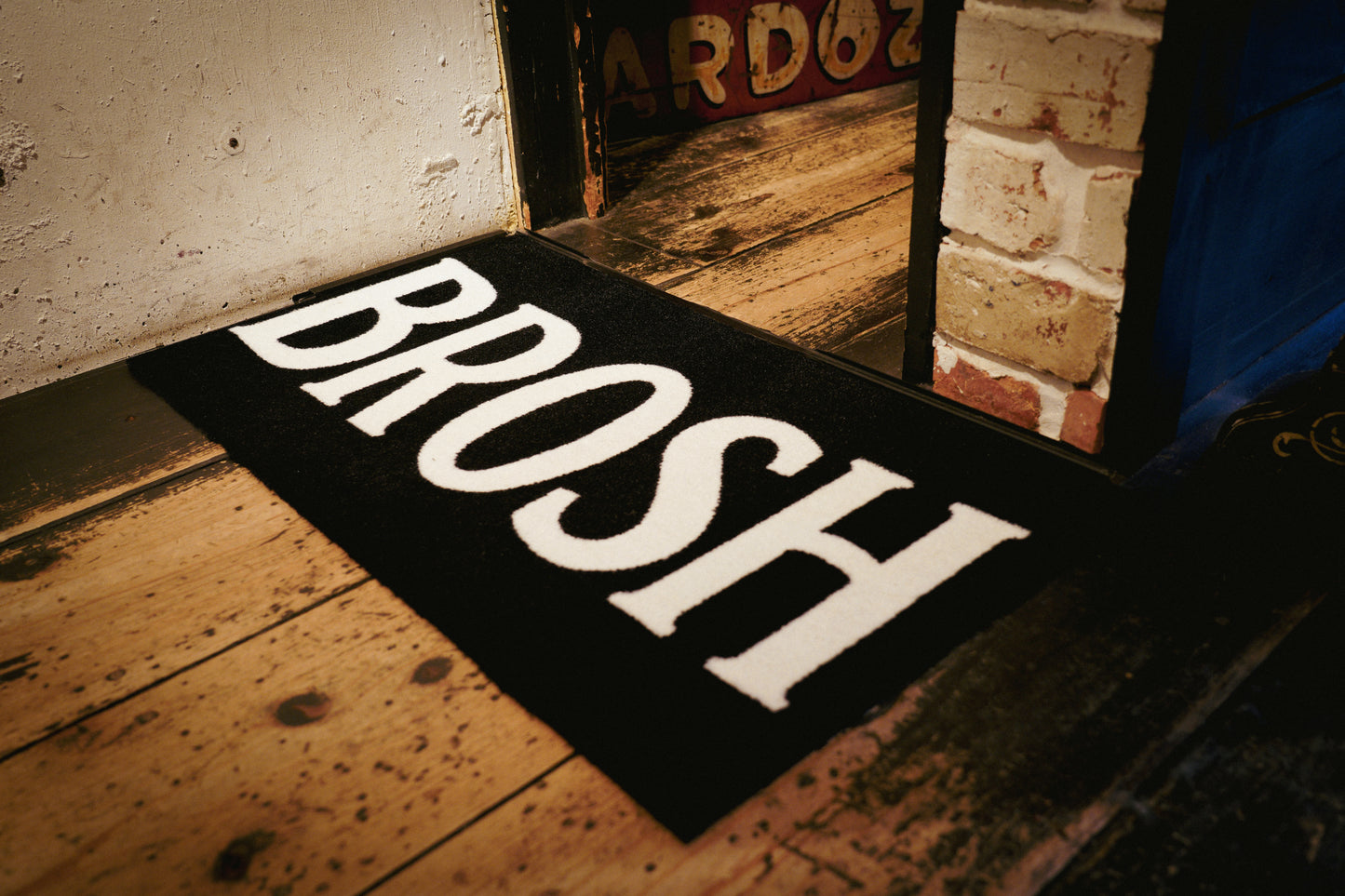 BROSH BOX LOGO RUGMAT